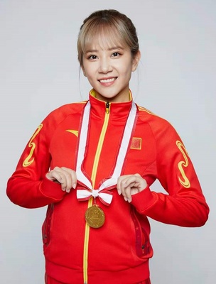 张婧